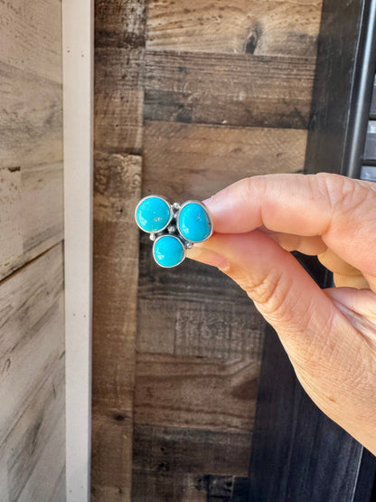 Sterling Silver Round Ring with 3 Kingman Turquoise Stones – Size 6.5