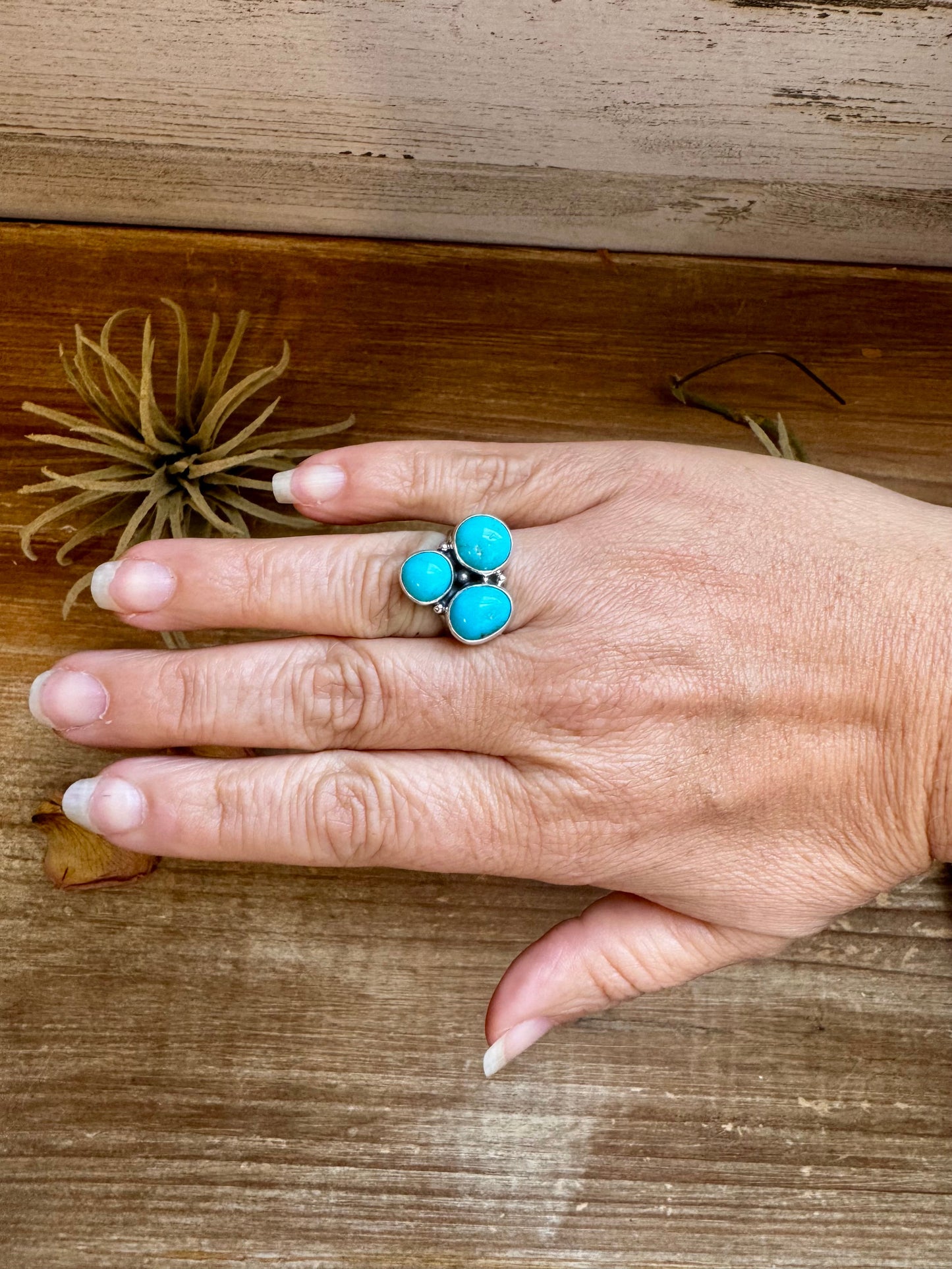 Sterling Silver Round Ring with 3 Kingman Turquoise Stones – Size 6.5